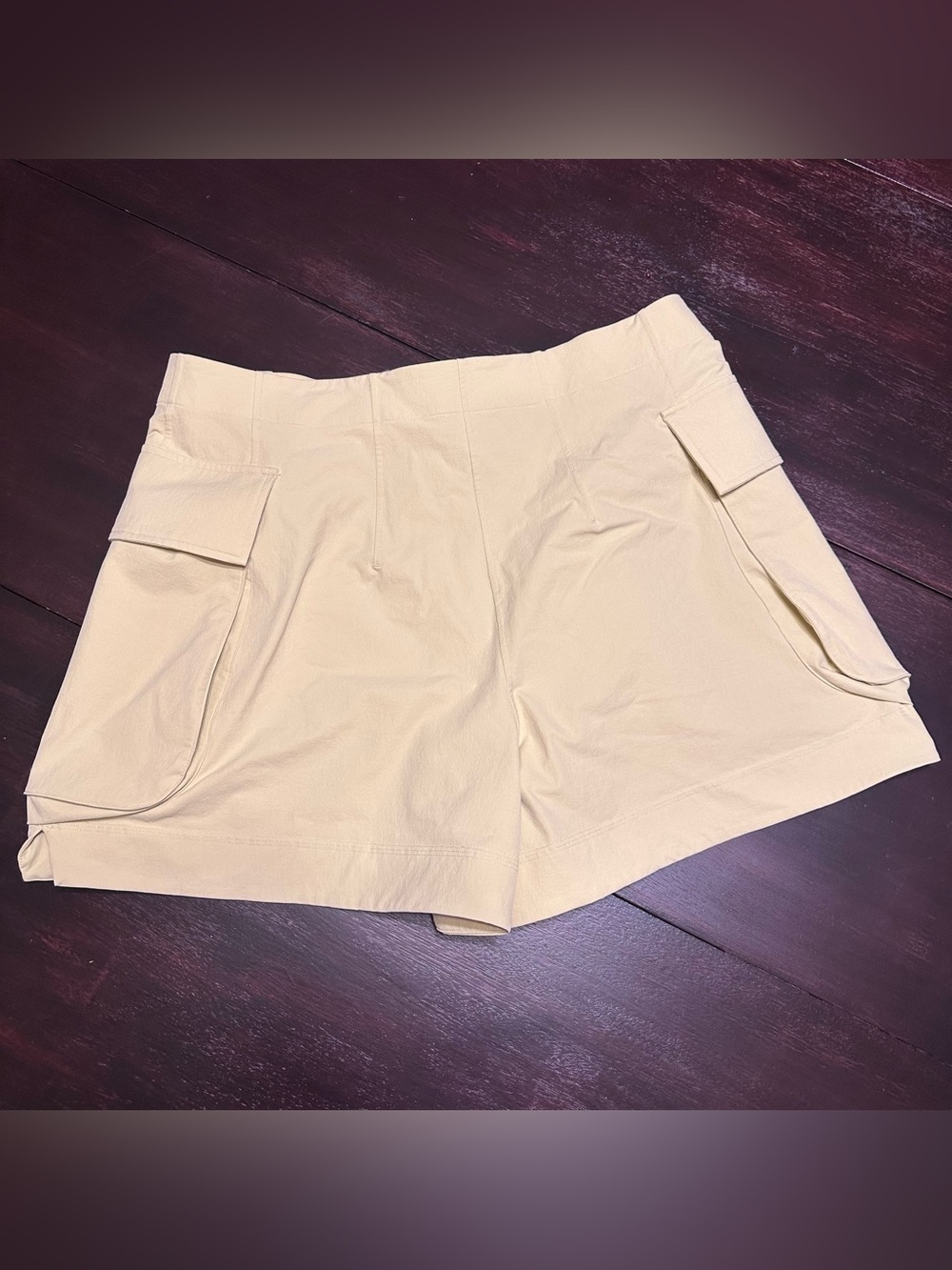 High-Waist Lululemon Cargo Pocket Shorts Yellow - Picture 5 of 6